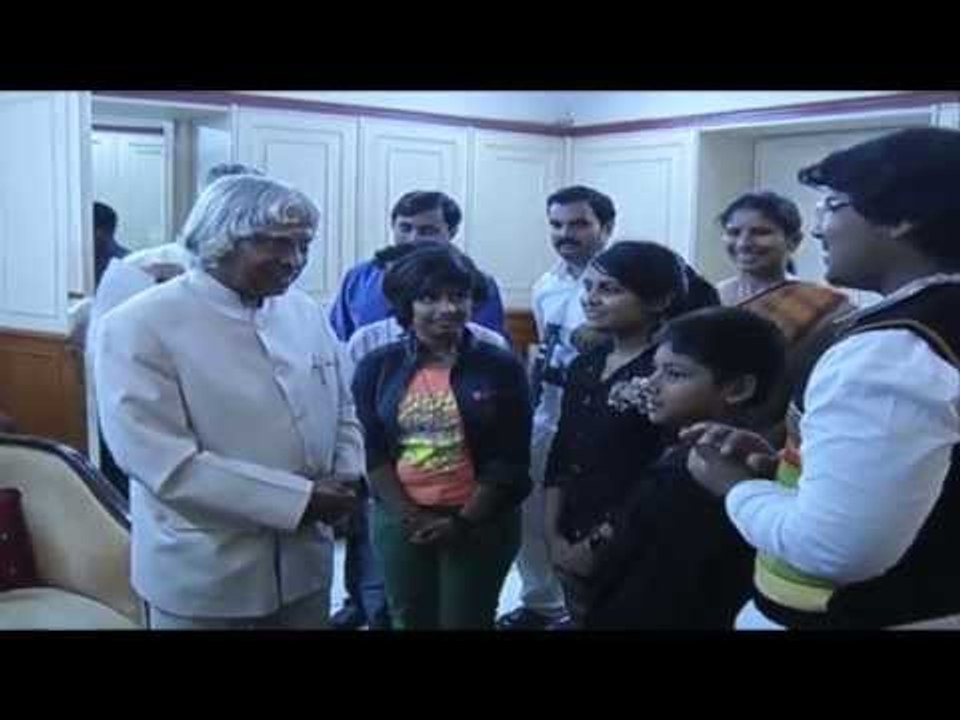 Dr. APJ Abdul Kalam meet Puthiathor Ulagam Seivom team