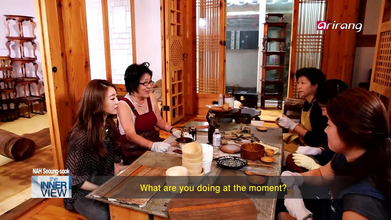 Nah founded Bongsanjae, an ottchil workshop, in the Bukchon Hanok Village