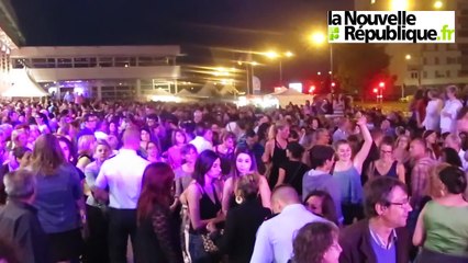 VIDEO. Tours : ambiance joyeuse et populaire au bal des pompiers