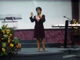 doctora predicando, iglesia agua viva xela, predicaciones poderosas, mujeres predicadoras