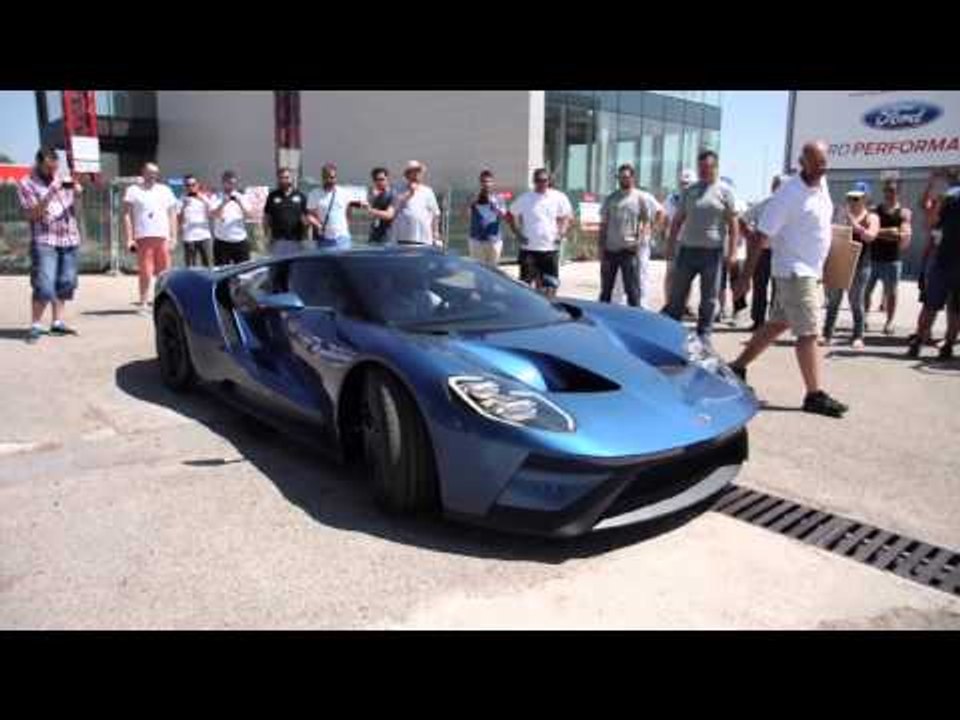 Ford GT en Madrid - Arranque y sonido del motor. Start-up, exhaust sound and moving