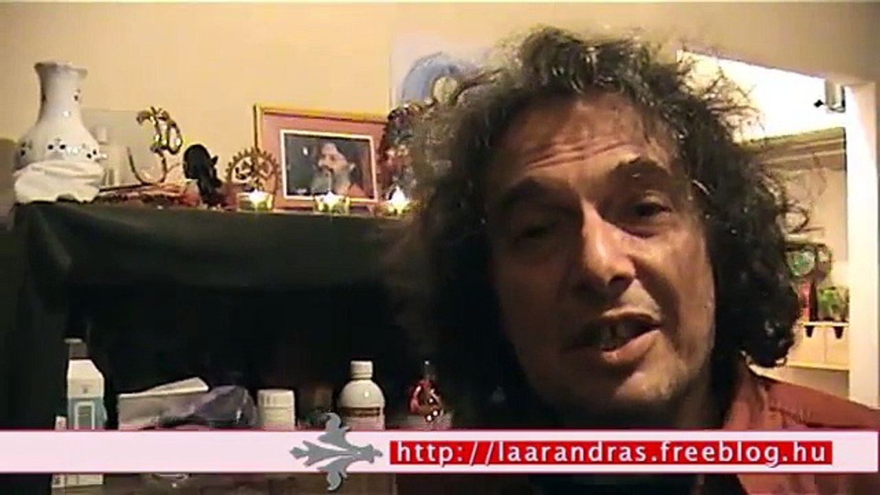 Laár András dallal köszönti 2009-et