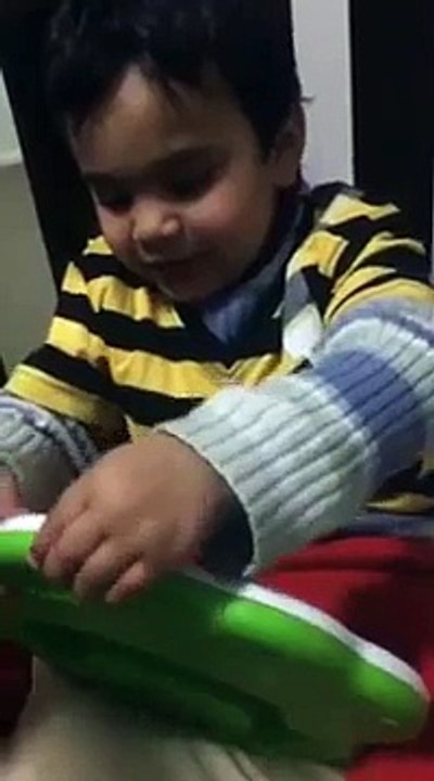 Kid singing abc song