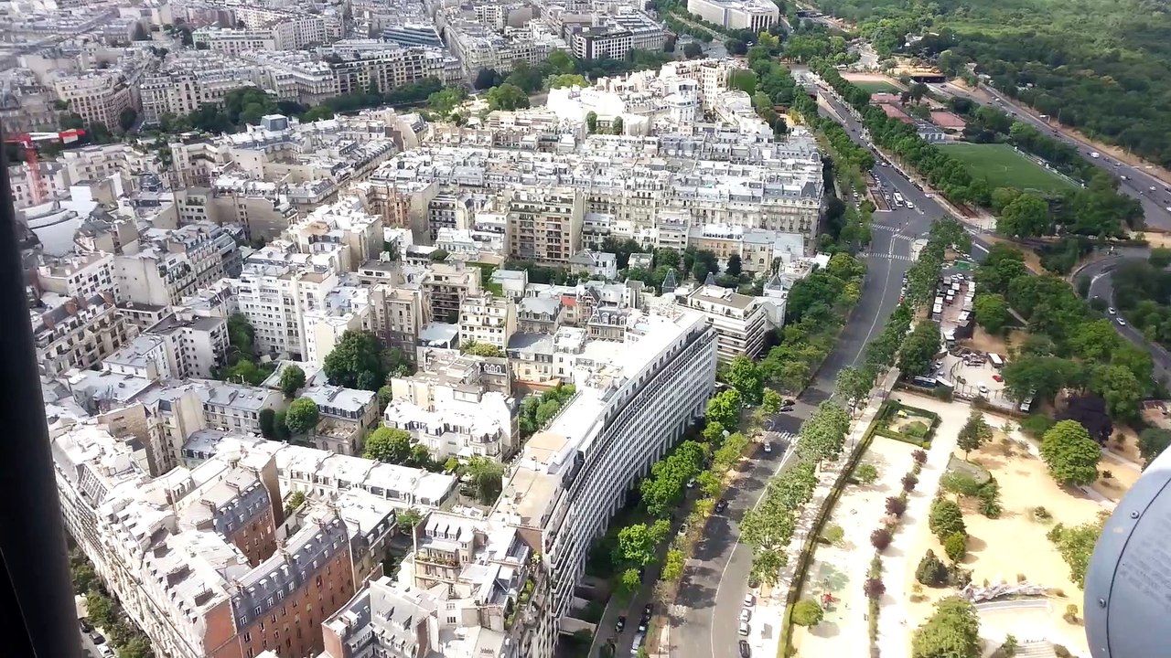 Défilé du 14 juillet : vol en hélicoptère au-dessus de Paris