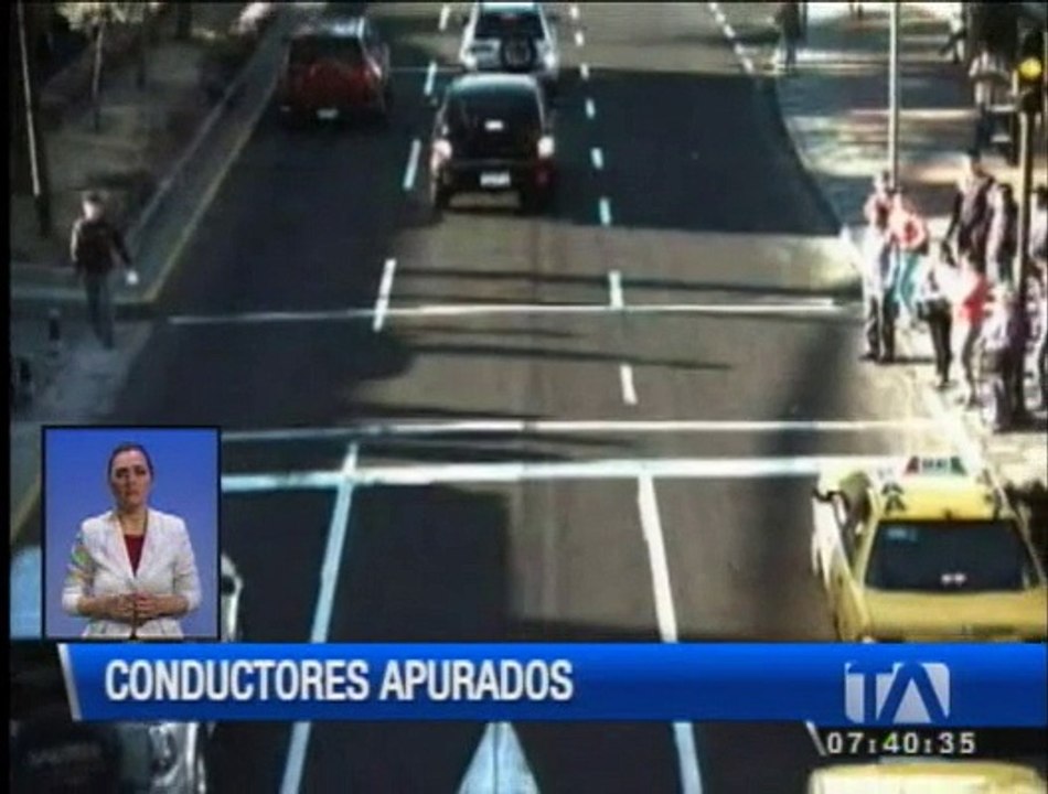 Conductores imprudentes irrespetan el paso cebra