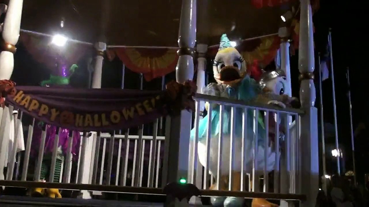 Walt Disney World - Magic Kingdom "Mickey's Not So Scary Halloween Parade"