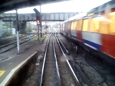 London Underground - District Line. Barking bay to East Ham.
