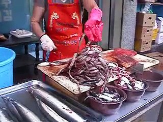 Moran Market - fresh eel and some friend randomness