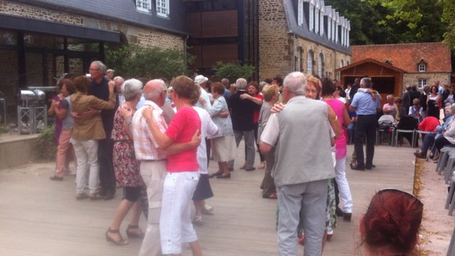 Bal du 14 juillet : ambiance guinguette