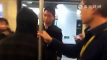 Kung fu in real fight!!!!A Chinese man fights on subway in Tai chi/tai ji style.