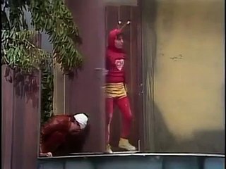 Chapolin descobre que matou todo mundo enquanto eu toco uma música que combinou bem até.