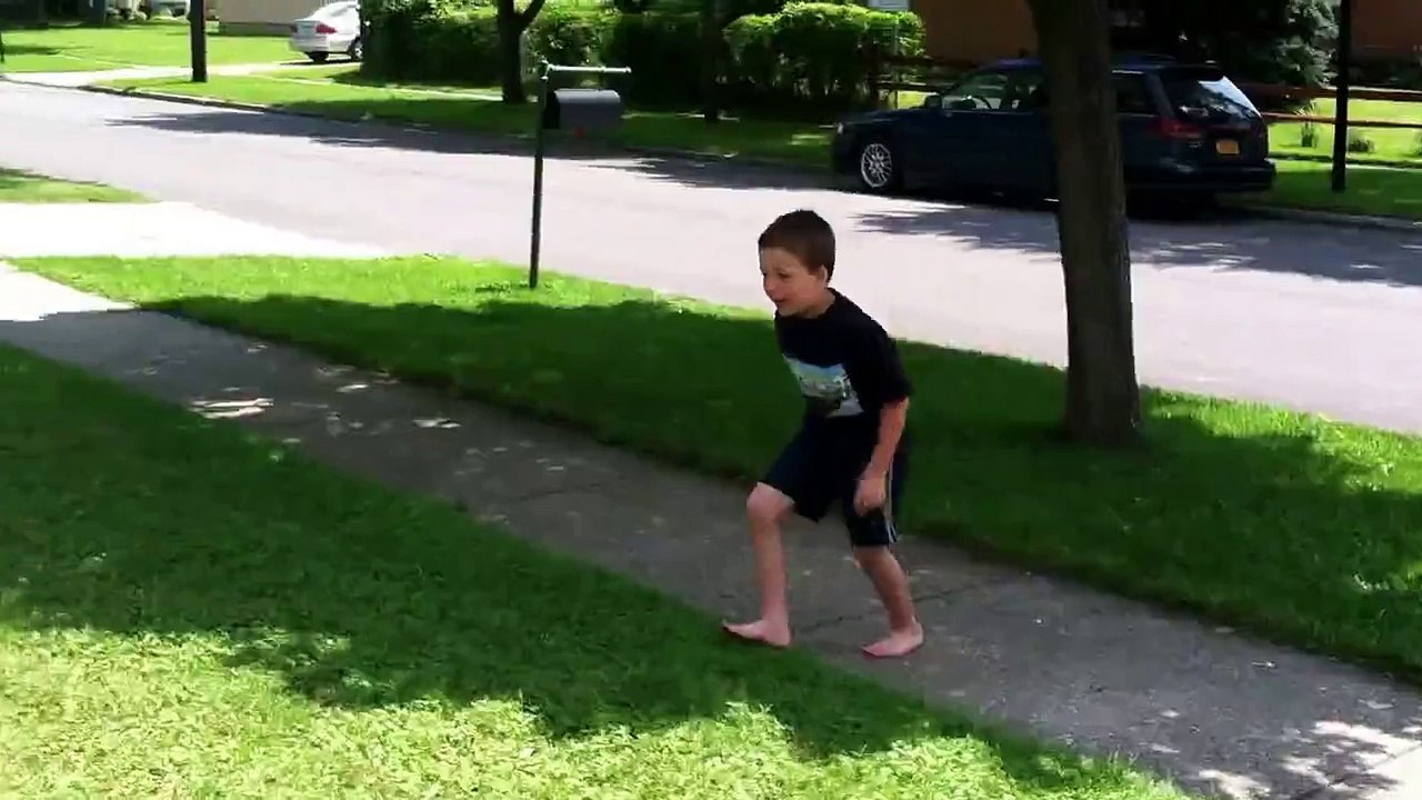Kid fails on trampoline!