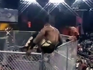 Elix Skipper walks the cage