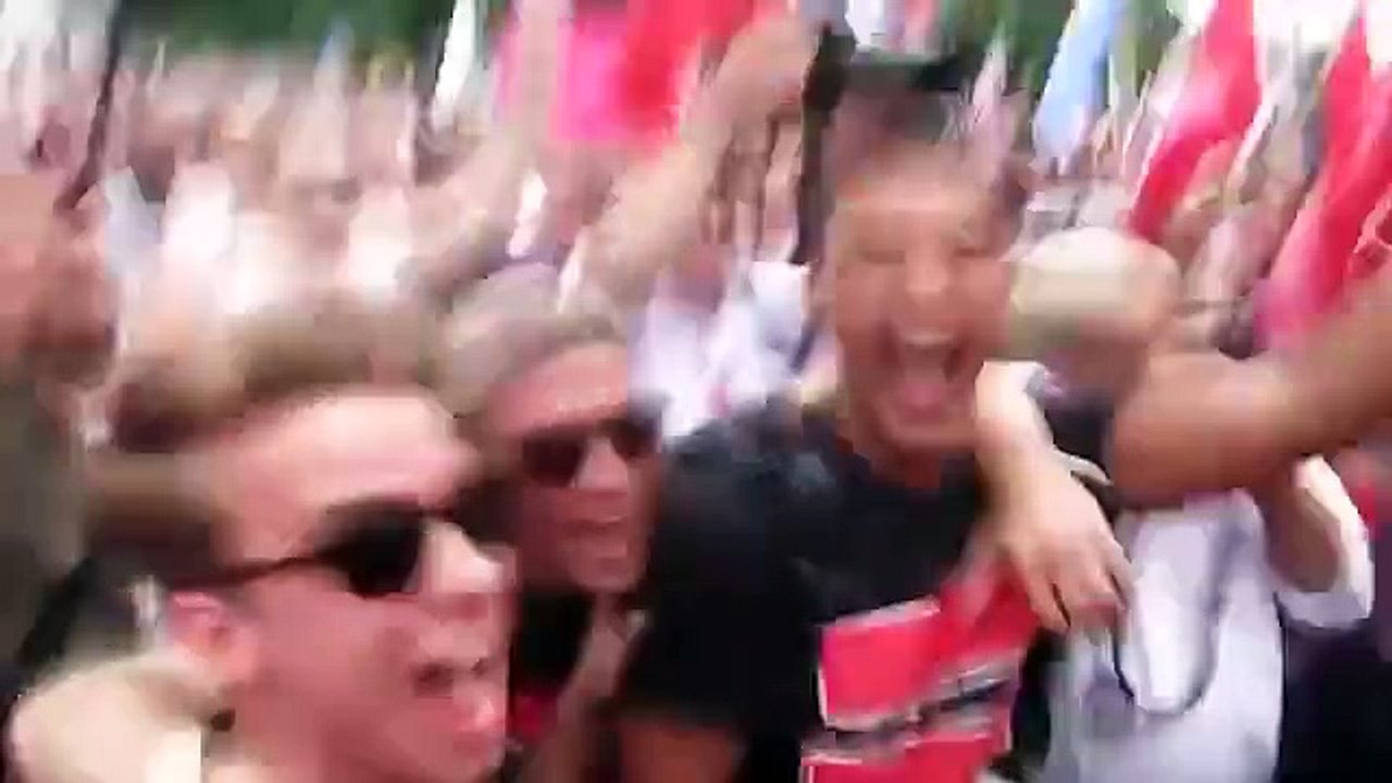 Así es como reaccionan los rusos ante una pareja gay que caminaba por la calle