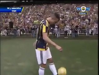 إبن فان بيرسي يتحدي والده في حفل تقديمه للجمهور