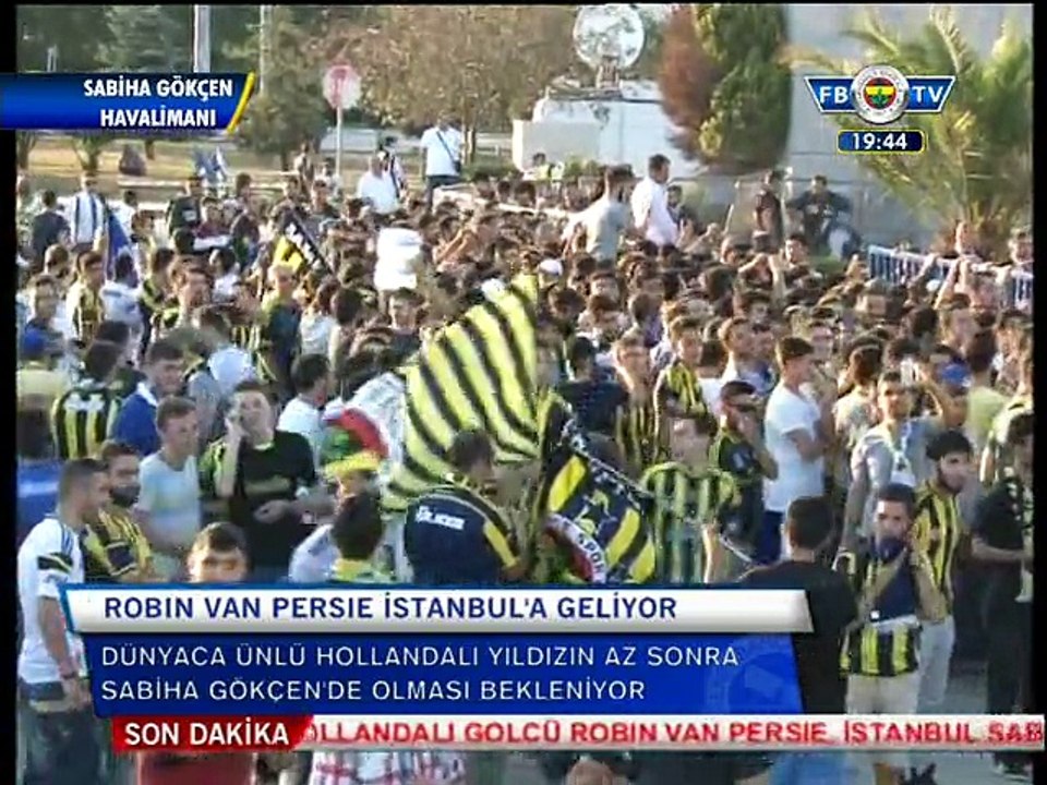 Robin Van Persie'nin Havalimanı'nda Karşılama Görüntüleri