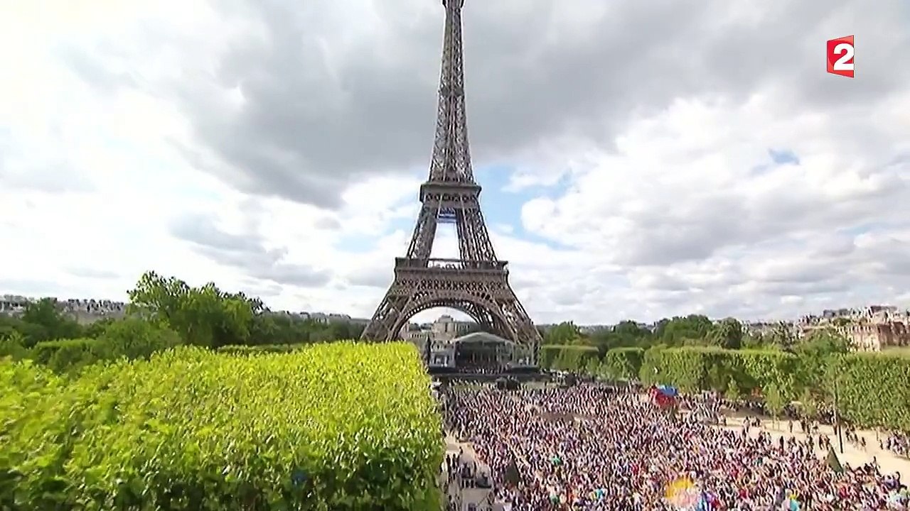 14-Juillet : un concert de Paris au pied de la tour Eiffel grandiose !