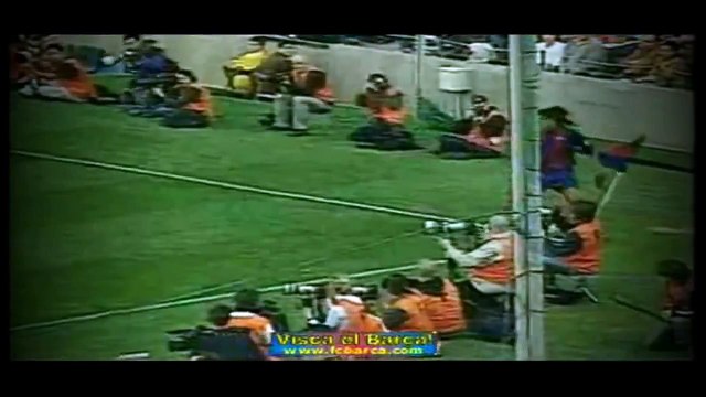 Ronaldinho vs Cristiano ronaldo ● Who does it better ● Skills & Tricks Sports 69