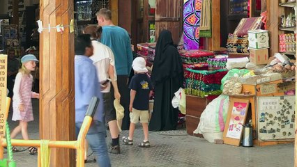 التجار الايرانيون في دبي يتطلعون الى رفع العقوبات عن طهران