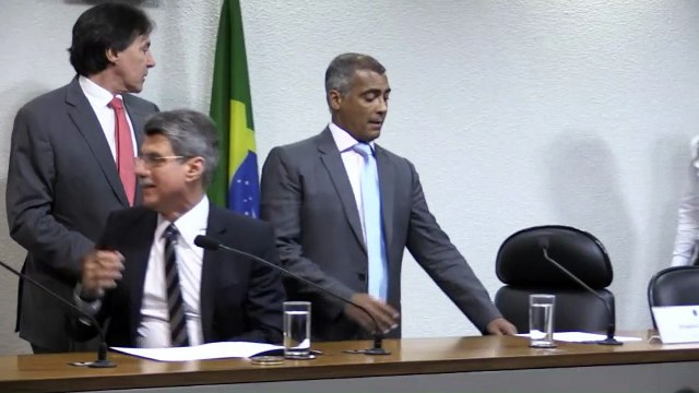 Romário é eleito presidente da CPI do futebol