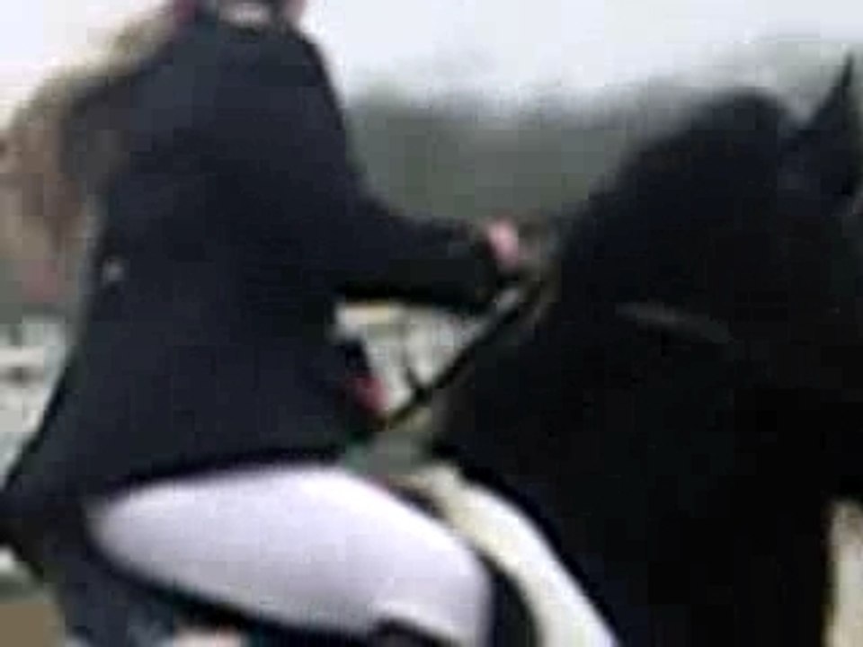nathalie fait son tour avec sa jument