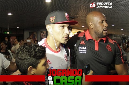 Tudo errado! Fla desembarca e mostra desorganização até fora de campo