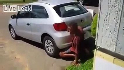 Arabayla İlişkiye Giren Adam