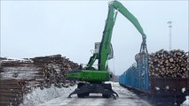 SENNEBOGEN - Timber Handling: 830 Mobile Trailer machine handling timber in Finland