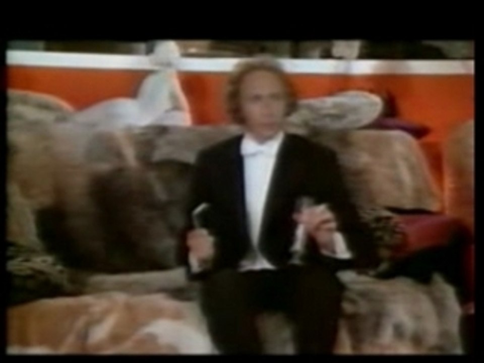 Le grand avec une chaussure