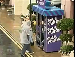 Prank Inside Phonebooth - I died laughing!!! ‪#‎photobooth‬