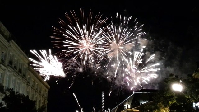 Le bouquet final feu d'artifice du 14 juillet à Bordeaux