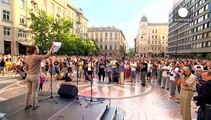 احتجاج على تشييد المجر سياجا على الحدود مع صربيا لمنع تدفق المهاجرين