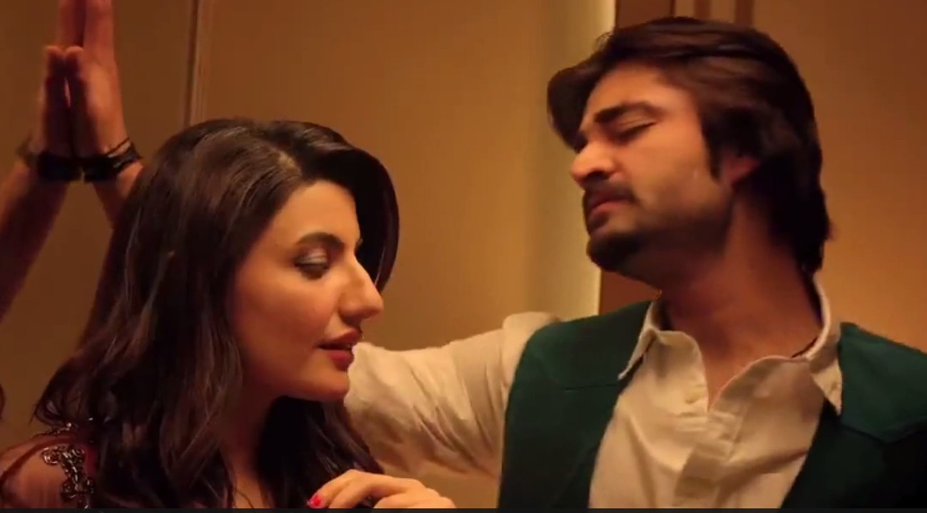 Hamza Abbasi And Mehwish Hayat Hot Scene (Lip Lock) In Jawani Phir Nahi Aani Movie