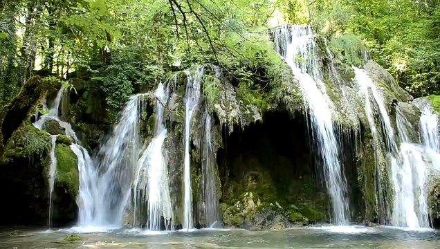 _DSC4261 Arbois Reculée des Planches, cascade des Tufs CLIP réduit