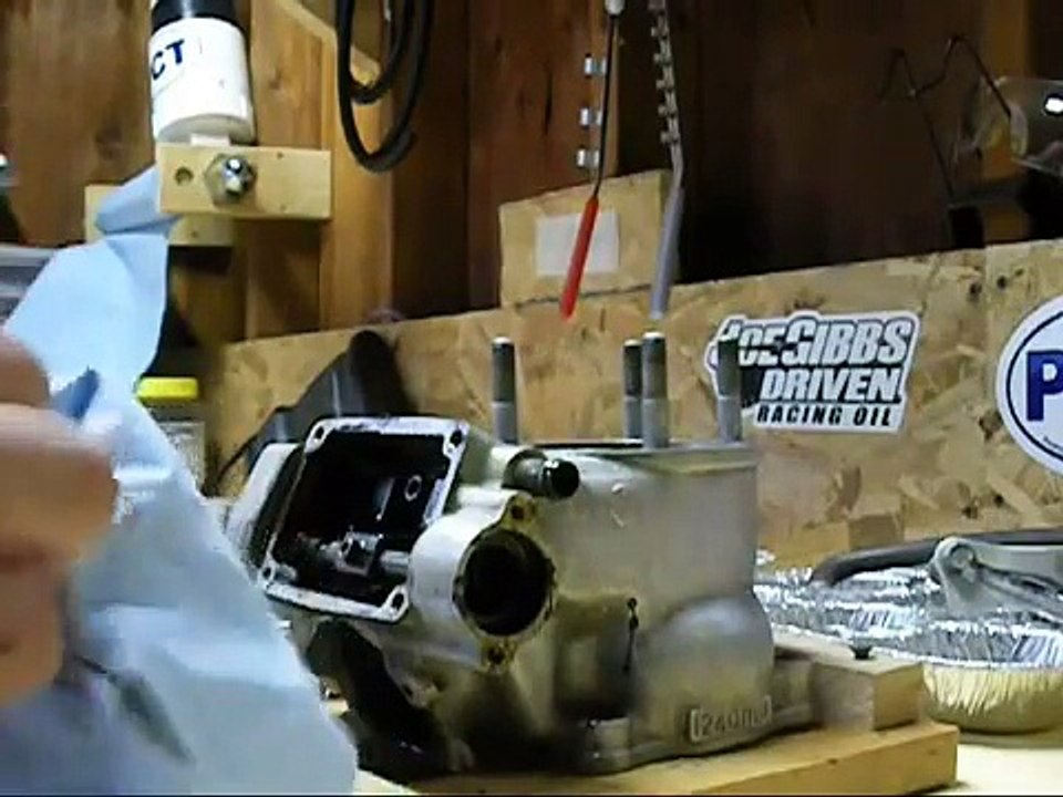 2002 RM125 Rebuild Pt .3 Power Valve Removal