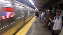 La chanteuse de R'n'B BRANDY chante dans le métro de New York et personne n'y fait attention