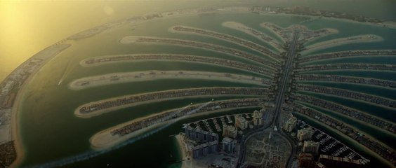 Deux jetman en formation serrée au dessus de Dubaï