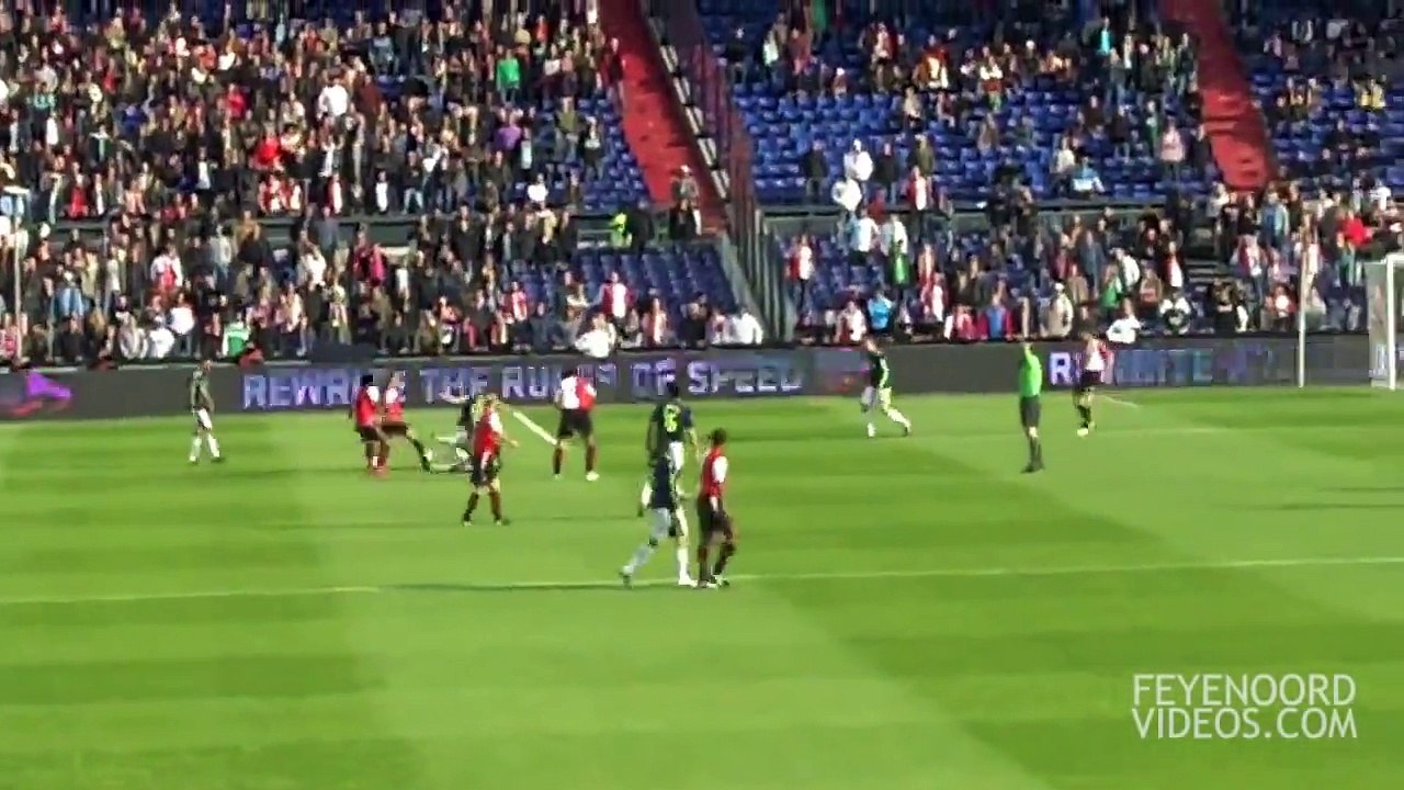 Feyenoord - Ajax | Begin van de Wedstrijd met Goal, 0-1 door Suarez (06-05-2010)