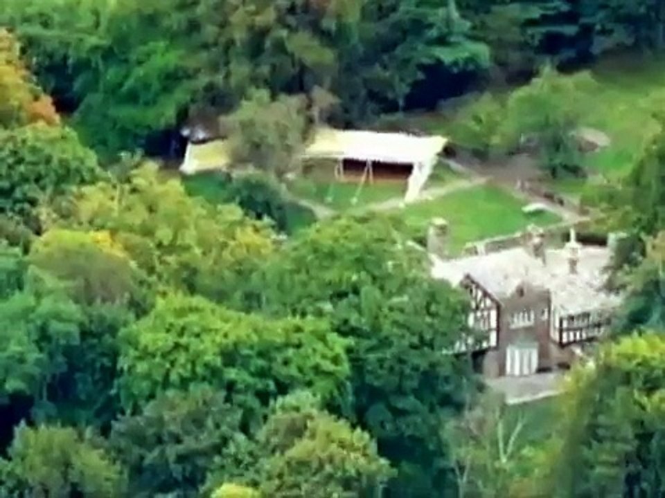 Moammar Gadhafi Pitches His Tent on Trump Property