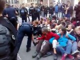 #French Revolution Les indignés en marche vers Bruxelles, à Paris Place de la Bourse, arrêtés!