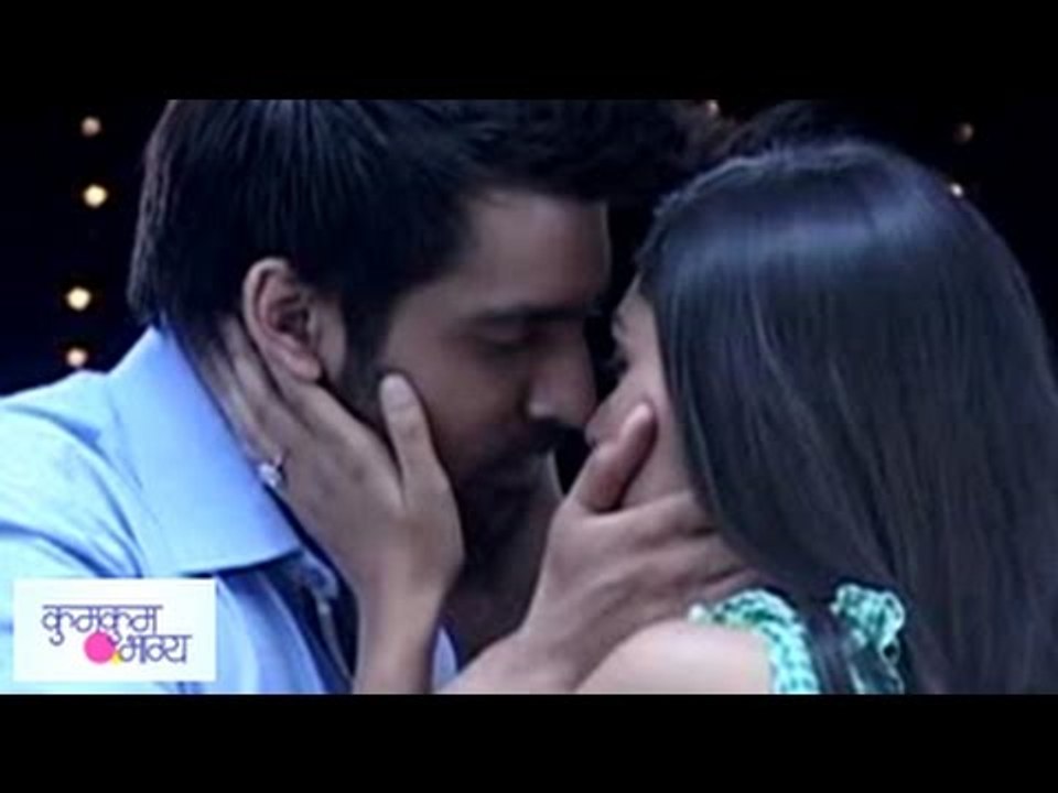 Kumkum Bhagya 6th April 2015 EPISODE | Purab & Bulbul's PASSIONATE KISS