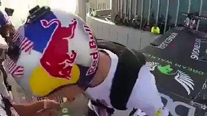 Jumping from the World Most Huge Bulding