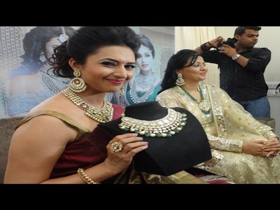 'Ye Hai Mohabbattein' Fame Divyanka Tripathi Spotted at Jewellery Store Launch