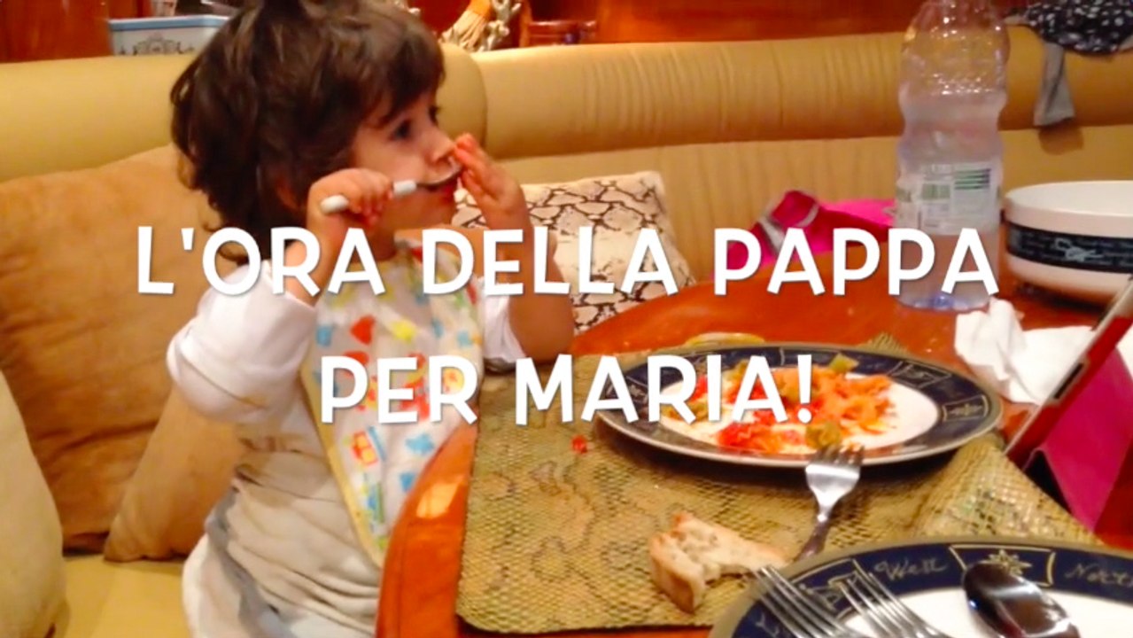 L'ora della pappa per Maria!. Guardate che tecnica, troppo tenera! - Casa Turchi Russo