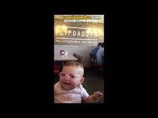Gözleri İleri Derece Bozuk Olan Bebeğin Gözlükle Tanışması ve Yaşadığı Mutluluk