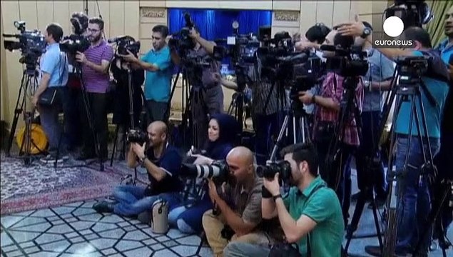 Nucleare iraniano: ministro degli esteri Zarif torna a Teheran. Popolazione festeggia l'accordo