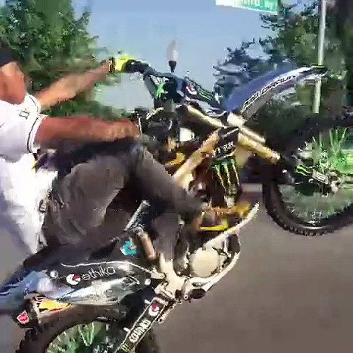 Crazy Dangerous Motorbike Stunt