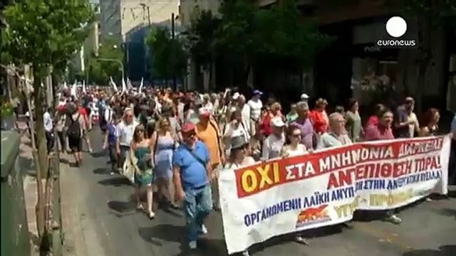 Grecia, proteste ad Atene contro le misure di austerità al voto del Parlamento