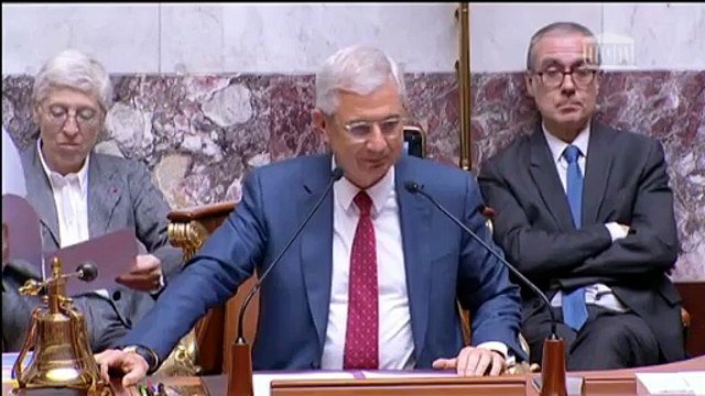 Valls inscrit Woerth au prix de l'humour politique , après sa sortie sur la Grèce