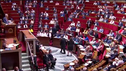Manuel Valls décerne un prix de l'humour à Eric Woerth